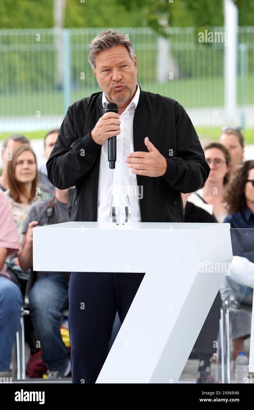 Robert Habeck, Vice Cancelliere e Ministro federale dell'economia e della protezione del clima partecipano al Festival della democrazia (Demokratiefest) Foto Stock