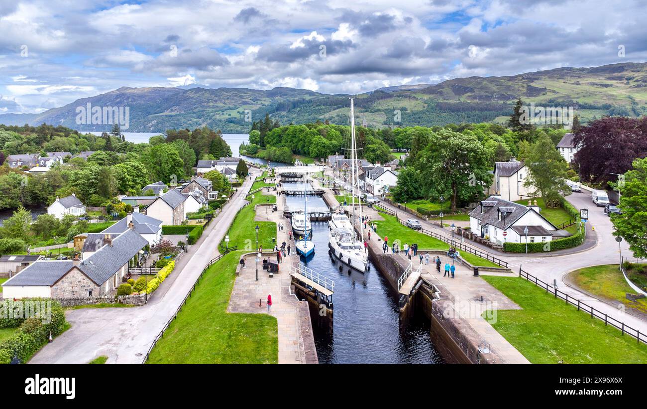 Fort Augustus Scotland Telford 5 chiuse sul canale di Caledonian qui 4 chiuse e l'apertura del cancello della serratura Foto Stock