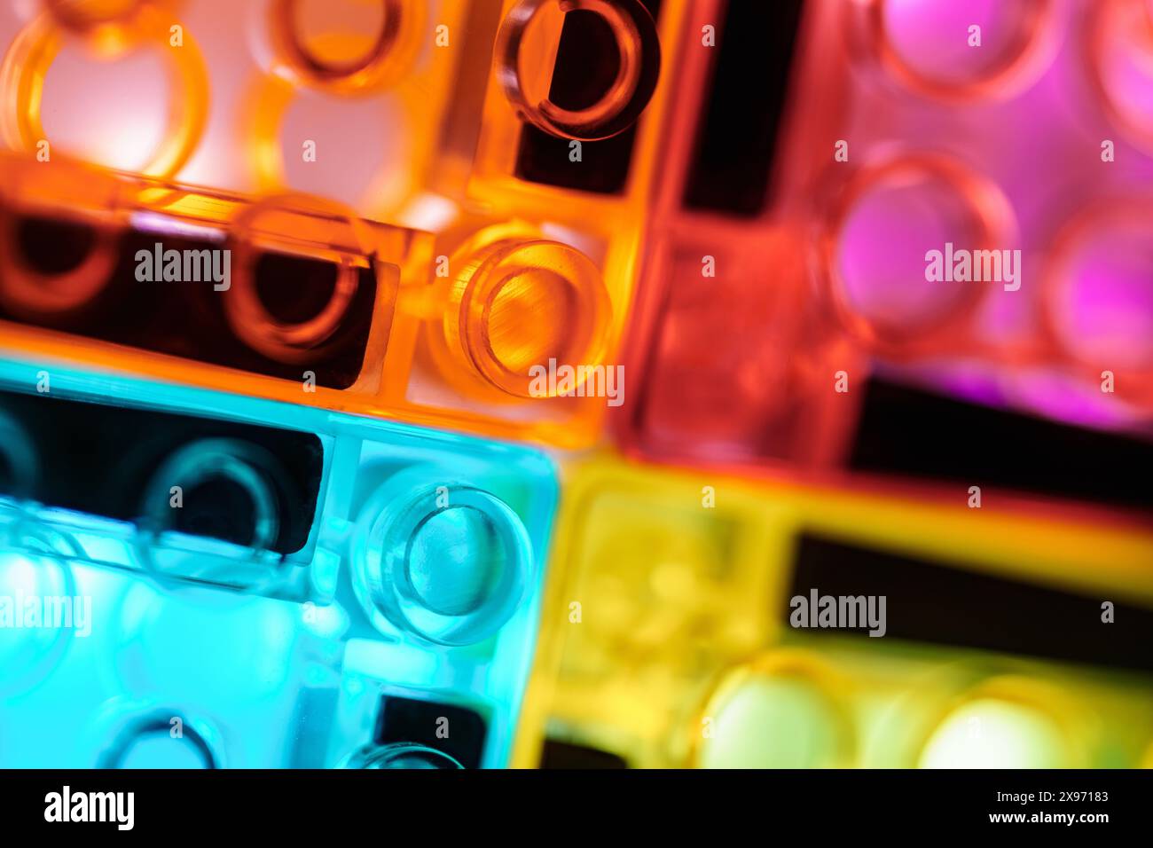 Sfondo astratto colorato cerchi lucidi traslucidi e componenti di forme geometriche per la carta da parati digitale con sfondo tecnologico Foto Stock