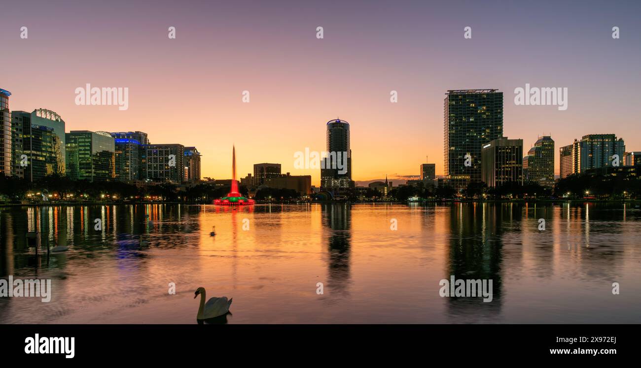Vista panoramica della città di Orlando al tramonto a Orlando, Florida, Stati Uniti Foto Stock