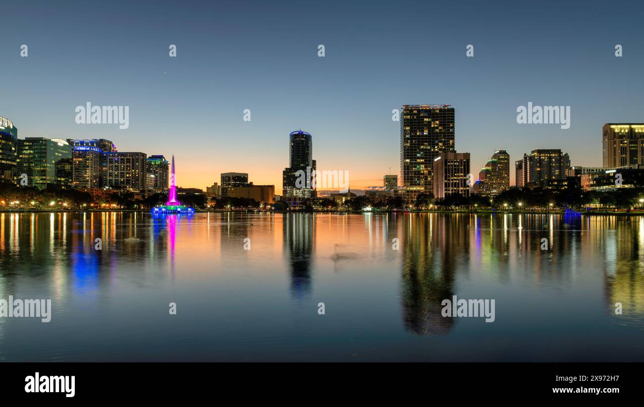 Vista panoramica della città di Orlando una notte a Orlando, Florida, Stati Uniti Foto Stock