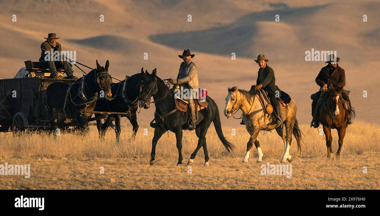 Butcher's Crossing è un film WESTERN del 2022 diretto da Gabe Polsky nel suo film narrativo di debutto, basato sull'omonimo romanzo del 1960 di John Edward Williams. Questa fotografia è ad uso esclusivamente editoriale ed è copyright della casa cinematografica e/o del fotografo assegnato dalla casa cinematografica o dalla casa di produzione e può essere riprodotta solo da pubblicazioni in concomitanza con la promozione del suddetto Film. È richiesto un credito obbligatorio alla compagnia cinematografica. Il fotografo deve essere accreditato anche se conosciuto. Foto Stock