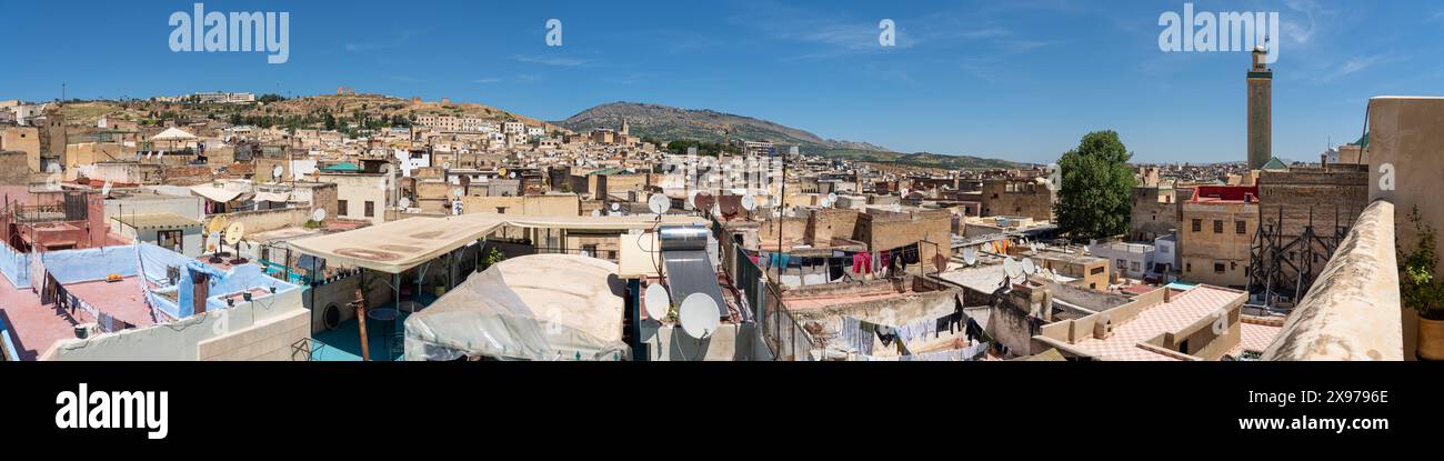 Fez Medina Ultrapanorama: Vista della torre dalla Terrazza convenzionale, Marocco Foto Stock