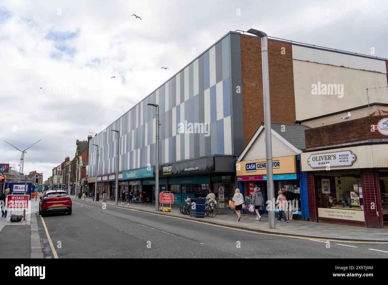 Blyth, Northumberland, Regno Unito. Vista sui negozi del centro città. Foto Stock
