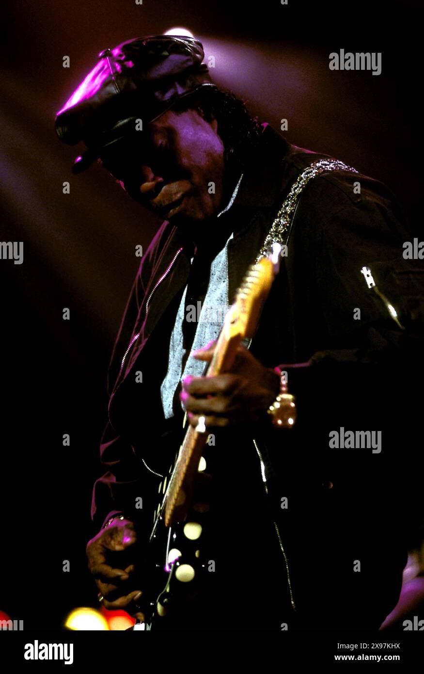 K10077JKEL. TRIBUTO AL CONCERTO DELLE ACQUE FANGOSE AL KENNEDY CENTER.11/10/1997. JAMES M KELLY / 1997..BUDDY GUY (immagine di credito: © James M. Kelly/ZUMA Wire) SOLO PER USO EDITORIALE! Non per USO commerciale! Foto Stock