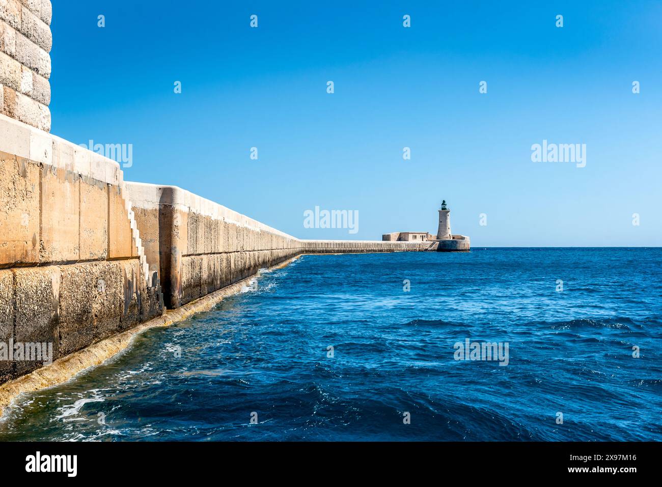 Faro di St Elmo Breakwater - Valletta - Malta Foto Stock