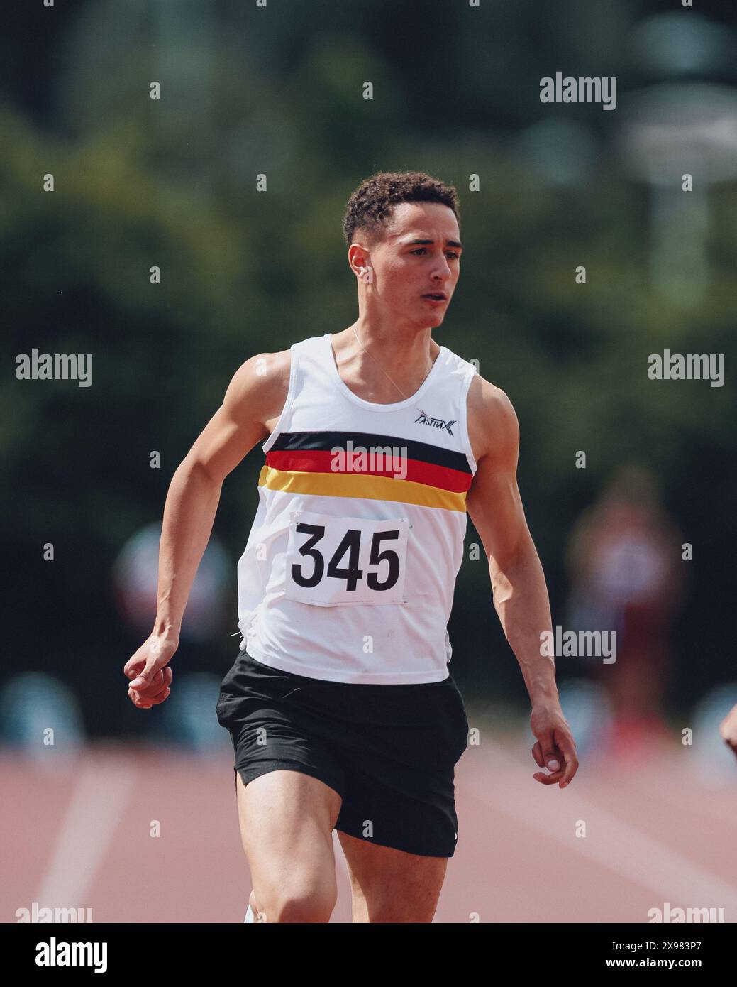 Stratford, Regno Unito. 26 maggio 2024. Christian Tansey di Cambridge e Coleridge a.C. dopo aver vinto la prima gara di Heat 26 nella 100mm del Gran Premio di velocità di Stratford 2024. Crediti: George Tewkesbury/Alamy Live News Foto Stock