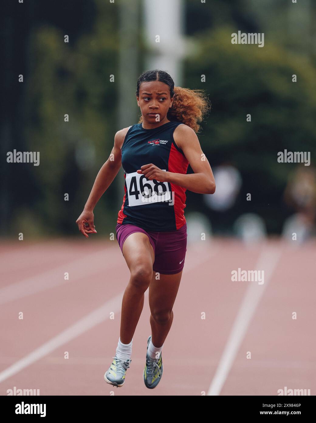 Stratford, Regno Unito. 26 maggio 2024. Onorare Oteng di Be Fit Today Track Academy in azione durante la seconda gara di Heat 7 nei 100 mW del Gran Premio di velocità di Stratford 2024. Crediti: George Tewkesbury/Alamy Live News Foto Stock