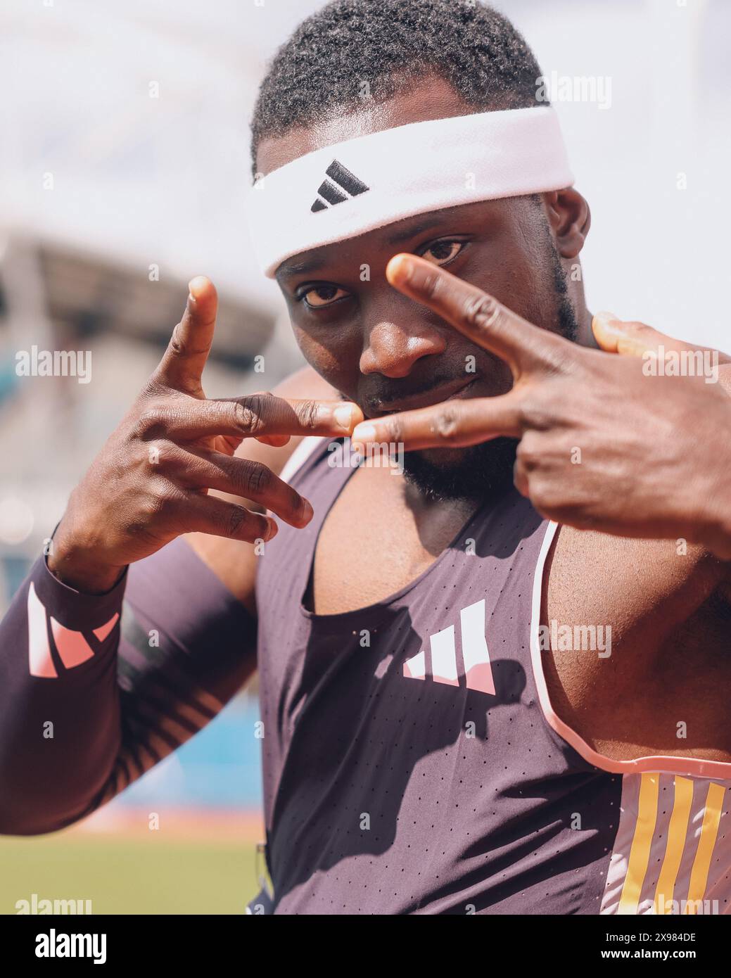 Stratford, Regno Unito. 26 maggio 2024. Romell Glave di Croydon Harriers celebra la vittoria durante la seconda gara di Heat 1 nella 100mm del Gran Premio di velocità di Stratford 2024. Crediti: George Tewkesbury/Alamy Live News Foto Stock