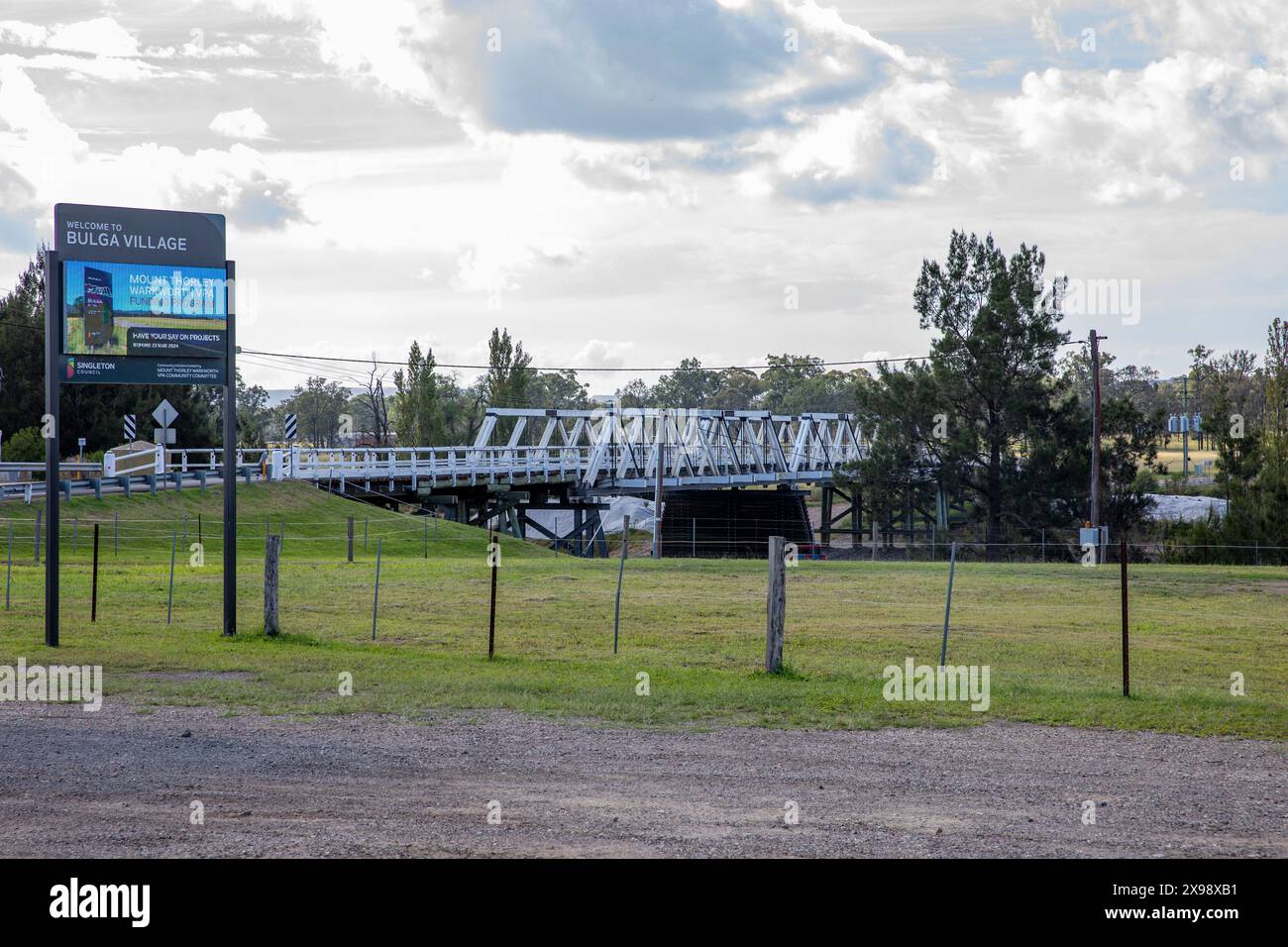 Il villaggio di Bulga, patrimonio dell'umanità, Wollombi Brook Bridge è un ponte stradale in legno costruito nel 1912 da Harvey dare, nuovo Galles del Sud, Australia Foto Stock