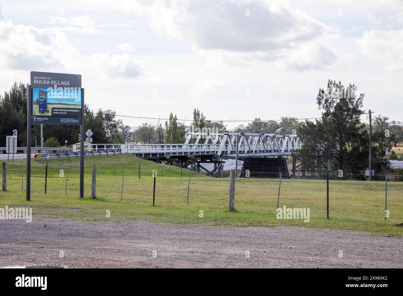 Il villaggio di Bulga, patrimonio dell'umanità, Wollombi Brook Bridge è un ponte stradale in legno costruito nel 1912 da Harvey dare, nuovo Galles del Sud, Australia Foto Stock