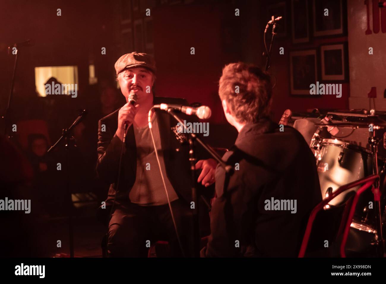 Londra, Regno Unito. 29 maggio 2024. Peter Doherty parla della sua etichetta musicale Strap Originals all'iconico 100 Club . Cristina Massei/Alamy notizie in diretta Foto Stock