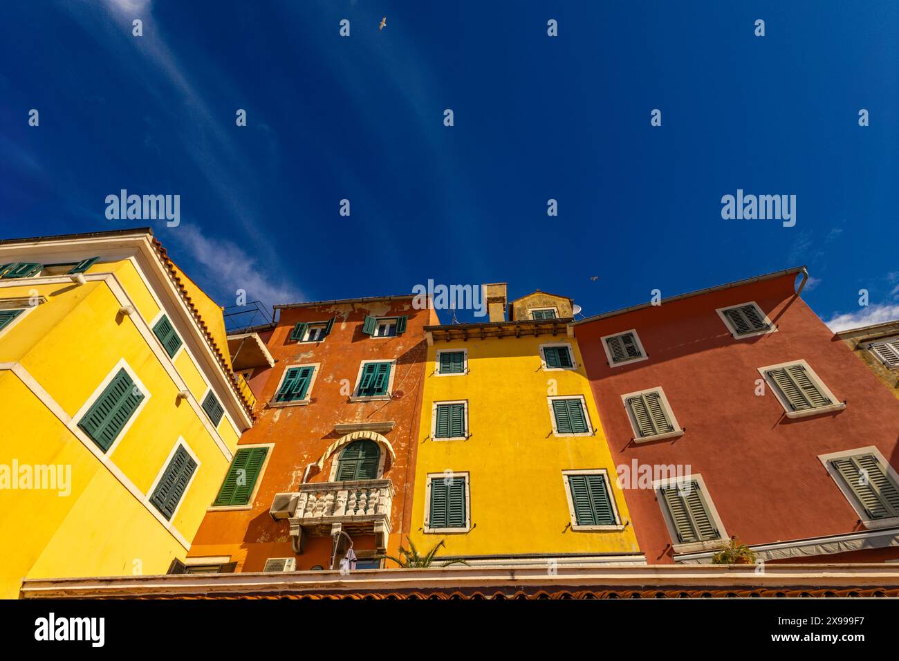 La città degli amanti, le strette e colorate strade di Rovigno Croazia Foto Stock