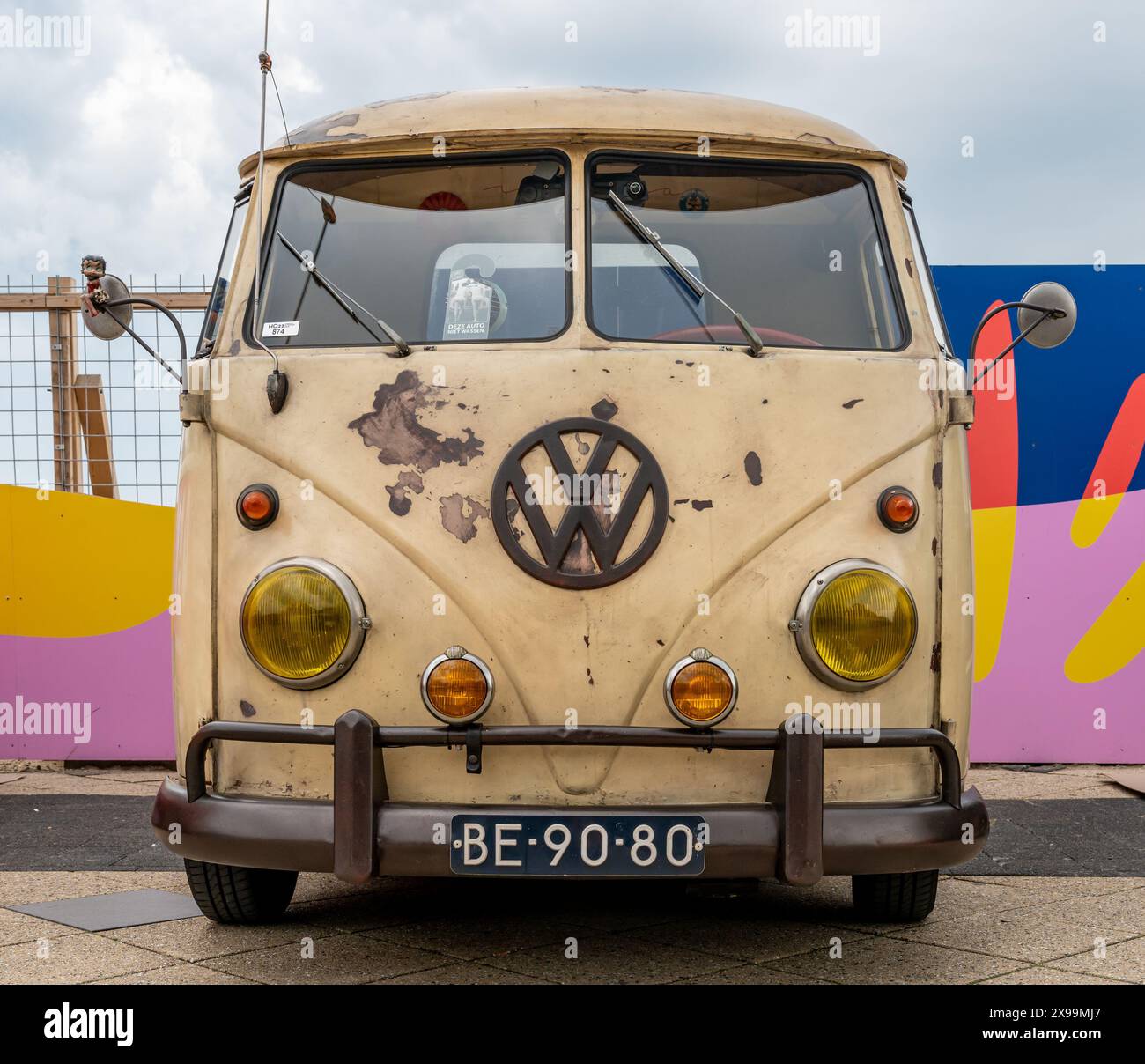 Scheveningen, Paesi Bassi, 26.05.2024, retro Volkswagen Transporter dal 1961 al salone delle auto classiche raffreddate ad aria Foto Stock