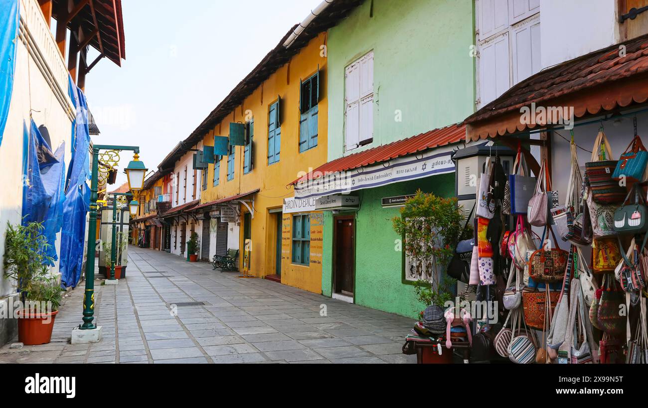 Vista mattutina di Jew Town Street, case costruite da ebrei, Fort Kochi, Kerala, India. Foto Stock
