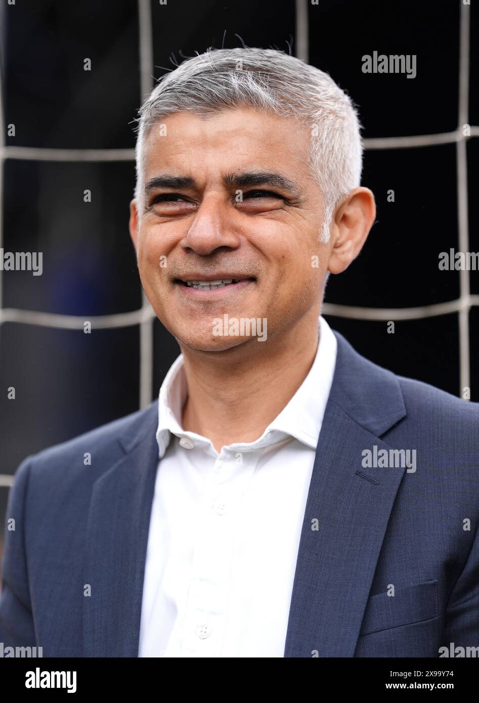 Il sindaco di Londra Sadiq Khan a Trafalgar Square il primo giorno del Festival della UEFA Champions League a Londra. La finale di Champions League tra il Borussia Dortmund e il Real Madrid si svolgerà a Wembley sabato 1 giugno. Data foto: Giovedì 30 maggio 2024. Foto Stock