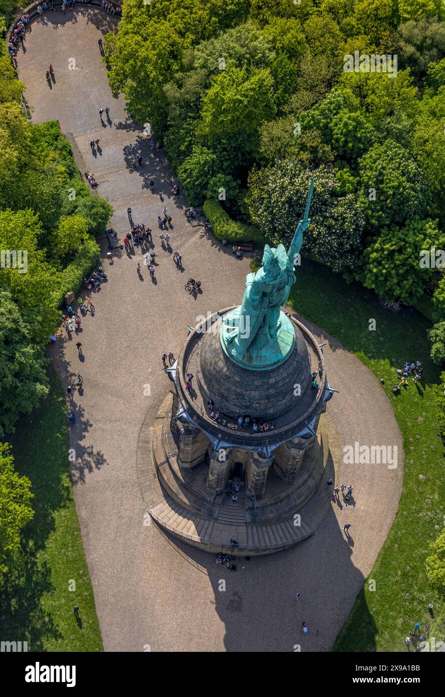 Luftbild, Hermannsdenkmal, kulturelle Statue des Cheruskerfürsten, nach Entwürfen von Ernst von Bandel, Teutoburger Wald, Hiddesen, Detmold, Ostwestfalen, Nordrhein-Westfalen, Deutschland ACHTUNGxMINDESTHONORARx60xEURO *** Vista aerea, Hermannsdenkmal, statua culturale del principe Cheruscan, progettata da Ernst von Bandel, foresta di Teutoburgo, Hiddesen, Detmold, Westfalia orientale, Renania settentrionale-Vestfalia, Germania ATTENTIONxMINDESTHONORARx60xEURO Foto Stock