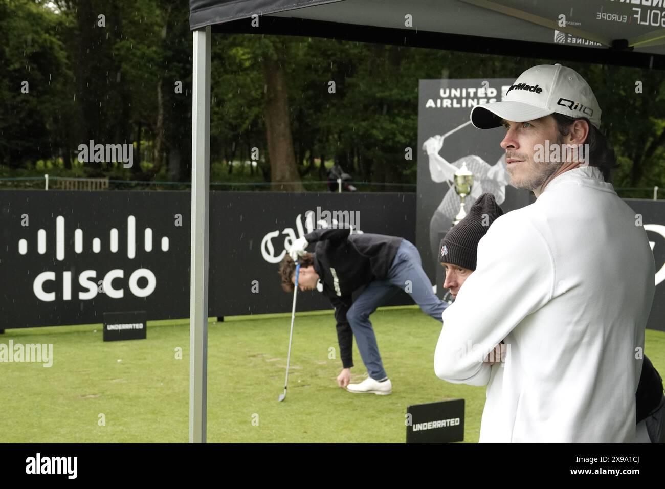 Walton on the Hill, Surrey, Regno Unito. 30 maggio 2024. Gareth Bale - co-fondatore (con la leggenda del basket Steph Curry) di The UNDER. Tour di golf CON VALUTAZIONE" - osserva i giocatori che iniziano il loro primo round di UNDER. RATED Golf Tour' - il loro primo evento europeo tenutosi al Walton Heath Golf Club, Surrey, Regno Unito : credito: Motofoto/Alamy Live News Foto Stock