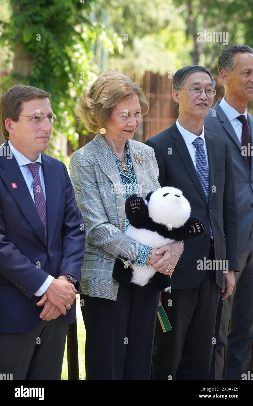 Madrid, Spagna. 30 maggio 2024. La regina spagnola Sofia durante una visita allo zoo di Madrid giovedì 30 maggio 2024. Crediti: CORDON PRESS/Alamy Live News Foto Stock