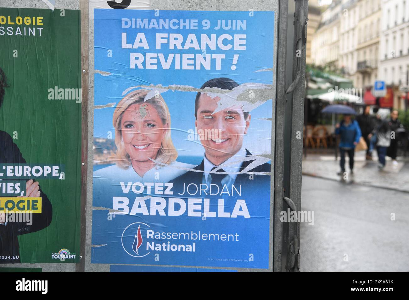 Parigi, Francia. 29 maggio 2024. I cartelloni per le elezioni del Parlamento europeo si aggirano intorno alla città il 29 maggio 2025. Le elezioni si svolgeranno dal 6 al 9 giugno 2024 a Parigi. (Foto di Lionel Urman/Sipa USA) credito: SIPA USA/Alamy Live News Foto Stock