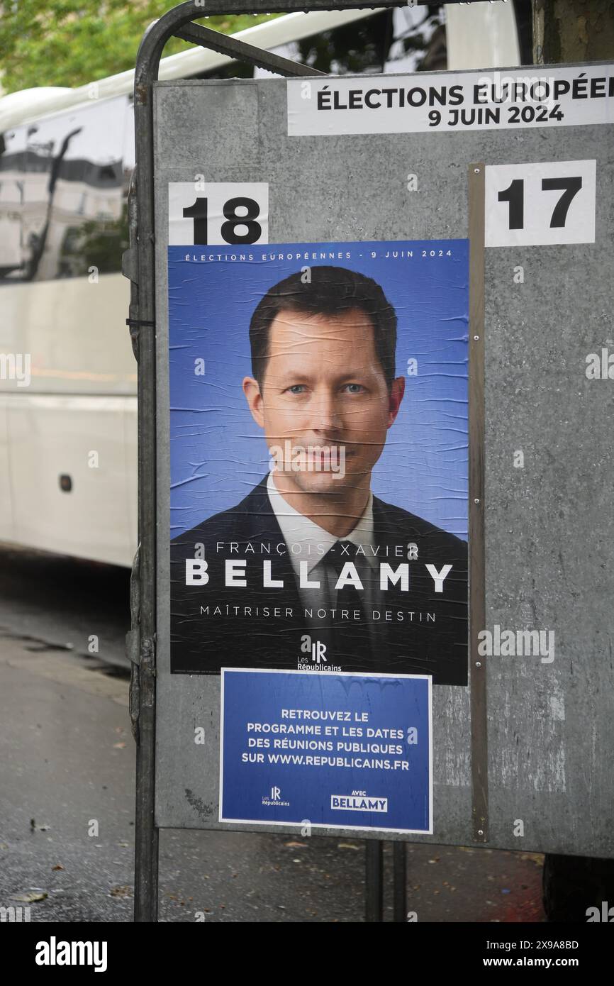 Parigi, Francia. 29 maggio 2024. I cartelloni per le elezioni del Parlamento europeo si aggirano intorno alla città il 29 maggio 2025. Le elezioni si svolgeranno dal 6 al 9 giugno 2024 a Parigi. (Foto di Lionel Urman/Sipa USA) credito: SIPA USA/Alamy Live News Foto Stock