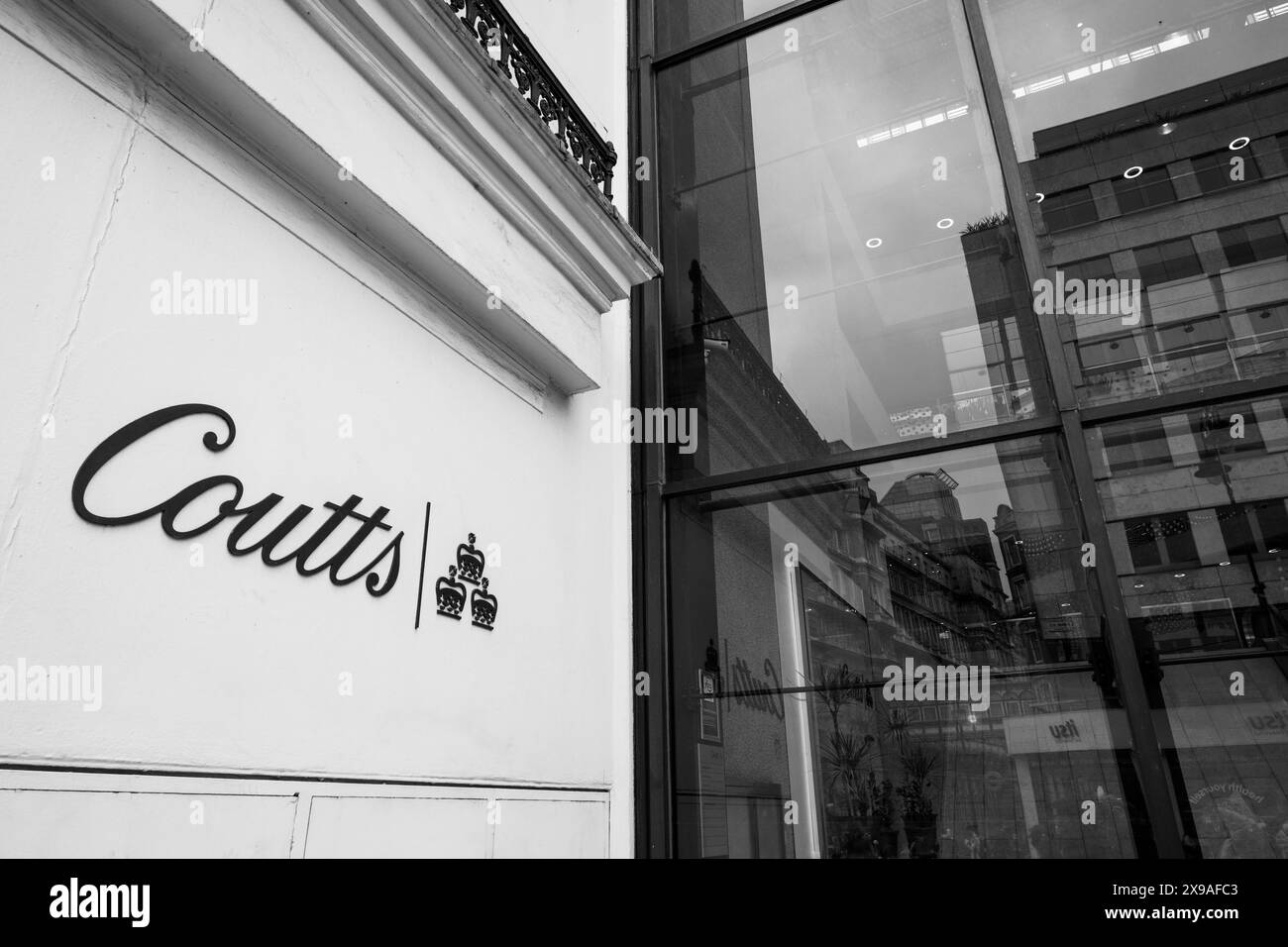 Black and White, Coutts Private Bank, The Strand, Londra, Inghilterra, REGNO UNITO, REGNO UNITO. Foto Stock