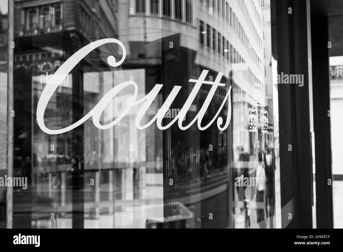 Black and White, Coutts Private Bank, The Strand, Londra, Inghilterra, REGNO UNITO, REGNO UNITO. Foto Stock