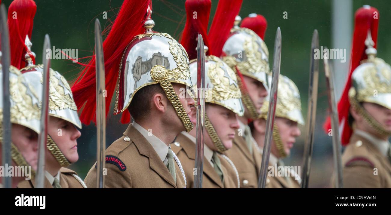 Horse Guards Parade, Londra, Regno Unito. 30 maggio 2024. La rivista del brigata maggiore del trooping of the Colour per la parata del compleanno del re si svolge presso Horse Guards. Questa “prova di cachi” è l’ispezione finale delle truppe e dei cavalli che consegneranno HM la parata ufficiale del compleanno del re il 15 giugno, ed è la prima occasione per vedere la parata nella sua interezza. Il capo ispettore del giorno è l'uomo che ha progettato lo spettacolo di quest'anno, il maggiore di brigata della divisione Household, tenente colonnello James Shaw. Crediti: Malcolm Park/Alamy Foto Stock