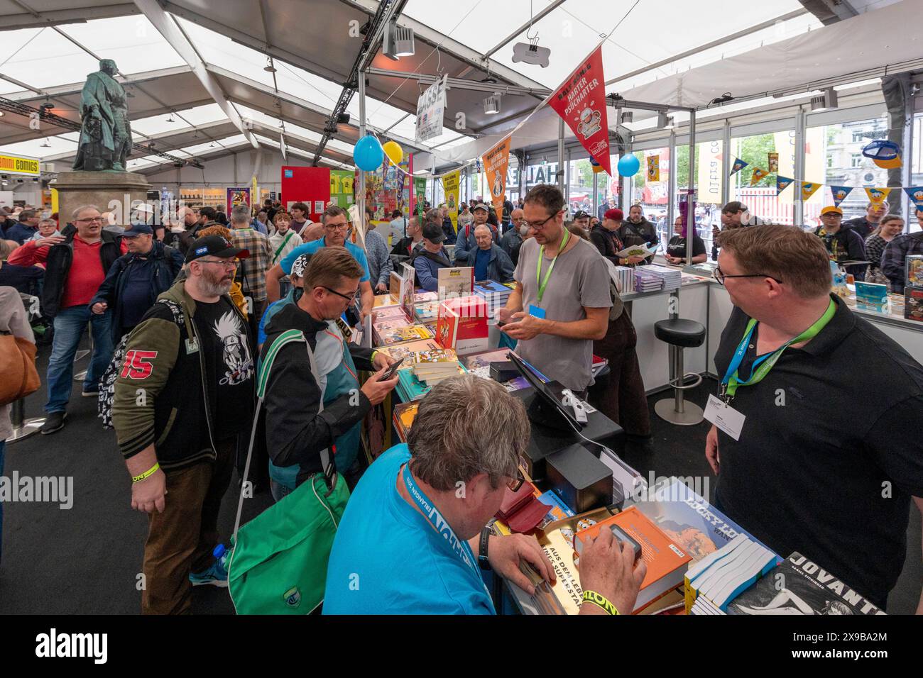 Reportage 30.05.2024 Eröffnungstag des 21. Internationalen Comic-Salon di Erlangen, das größte Festival für Comic Kunst im deutschsprachigen Raum Viel Andrang bei den Klassikern Erlangen Bayern Deutschland *** relazione 30 05 2024 giorno di apertura del 21° Salone Internazionale del Comic di Erlangen, il più grande festival di arte comica nel mondo di lingua tedesca, con un sacco di persone al classico Erlangen Bavaria Germania Foto Stock