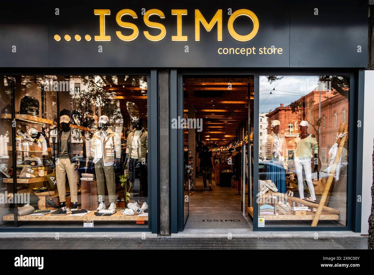 Un Concept Store ISSIMO, a Bari, Italia. Foto Stock