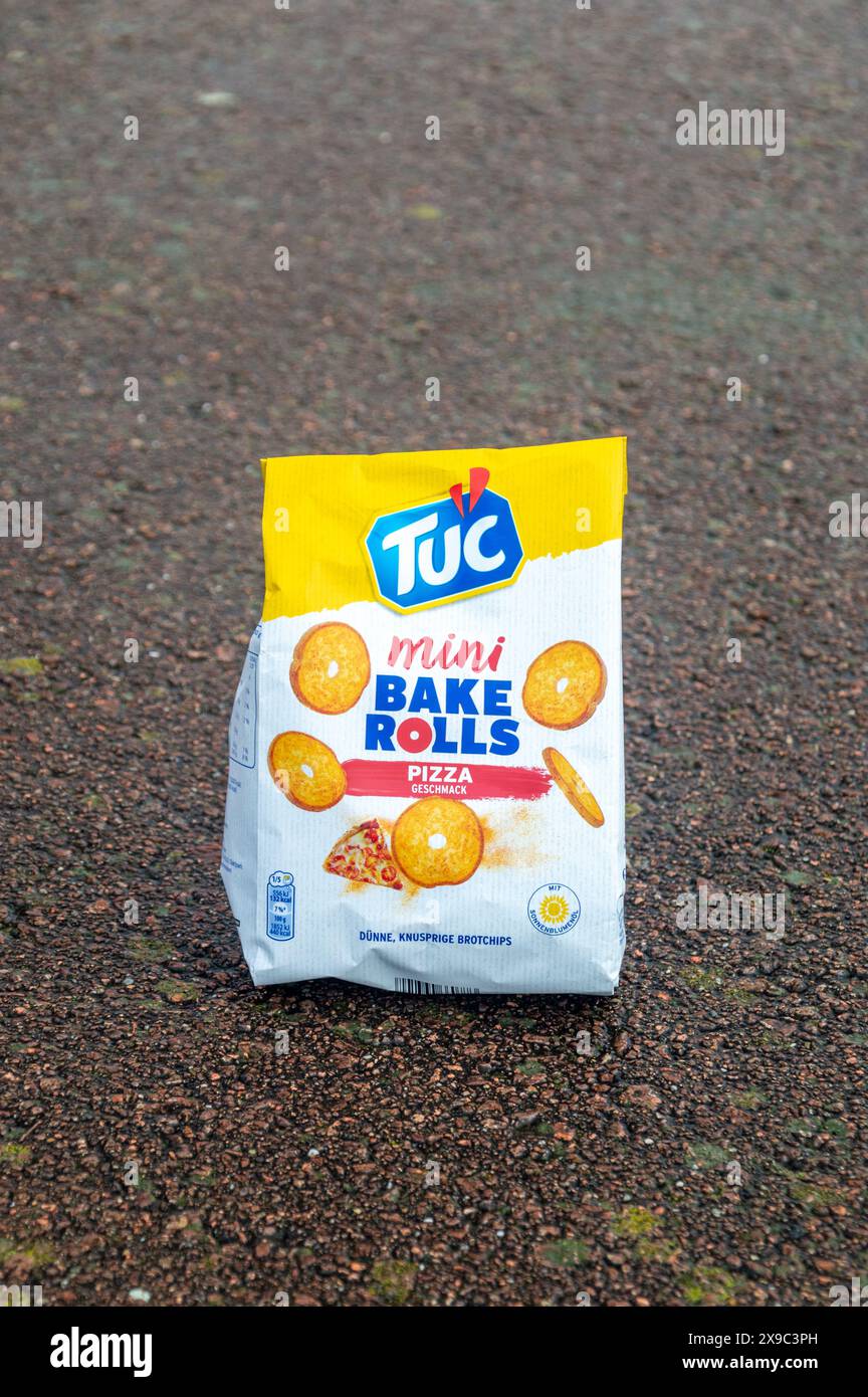 Merseburg, Germania - 12 febbraio 2024: TUC mini Bake Rolls pizza Taste. Foto Stock