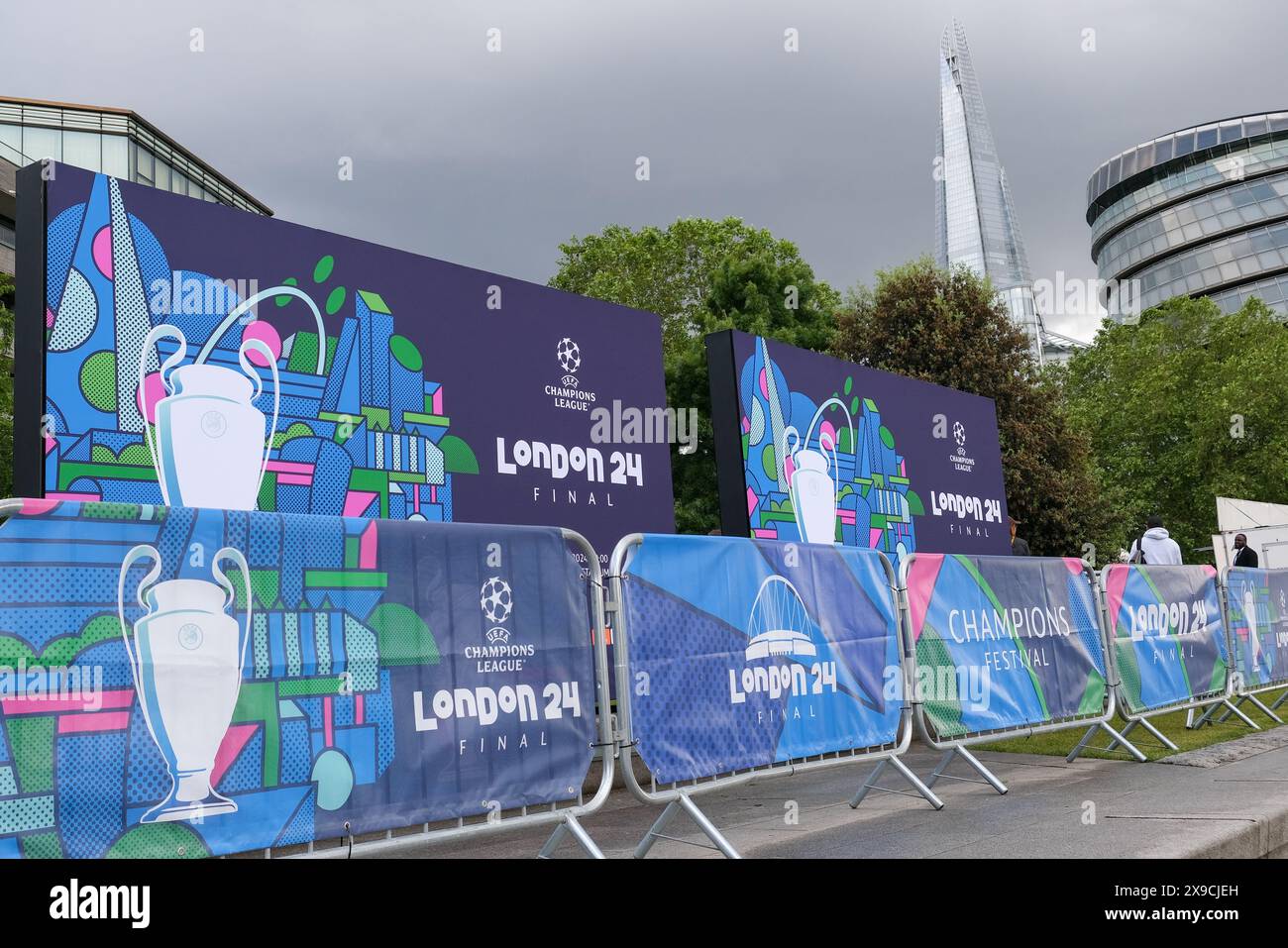Londra, Regno Unito. Finale di Champions League a Londra '24 pannelli pubblicitari al Potters Fields fanzone. Foto Stock