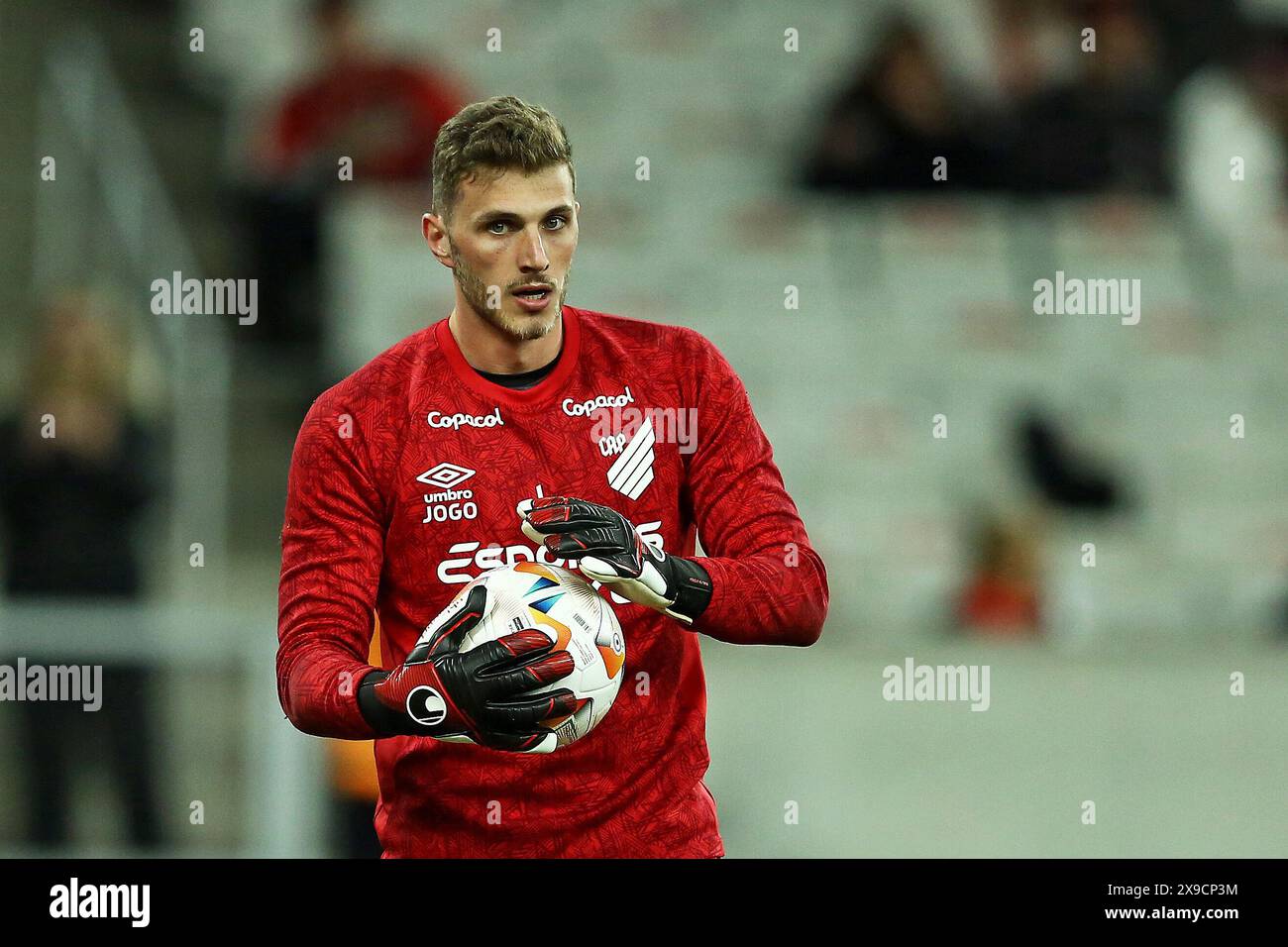 Curitiba, Brasile. 30 maggio 2024. Portiere Bento Matheus dell'Athletico Parananese durante il warm-up prima della partita tra l'Athletico Paranaense e lo sportivo Ameliano (PAR) per il sesto round del gruppo e della Copa Sudamericana 2024, allo stadio Arena da Baixada, a Curitiba, in Brasile il 30 maggio. Foto: Max Heuler Andrey/DiaEsportivo/Alamy Live News crediti: DiaEsportivo/Alamy Live News Foto Stock