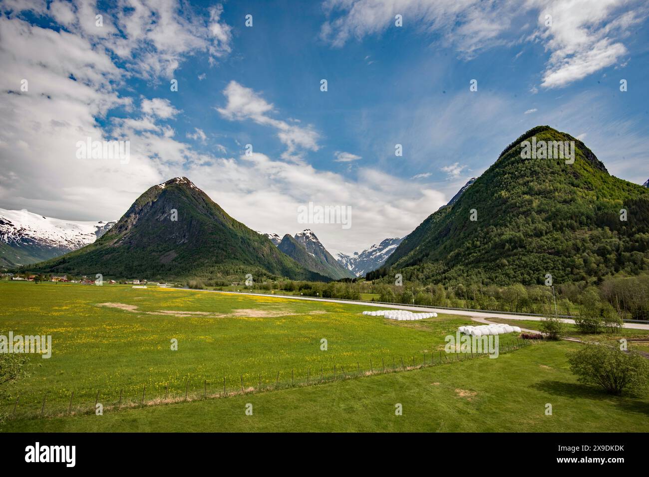 Centro visitatori Jostedalsbreen National Park Norsk Bremuseum Galcier Museum e dintorni. Foto Stock