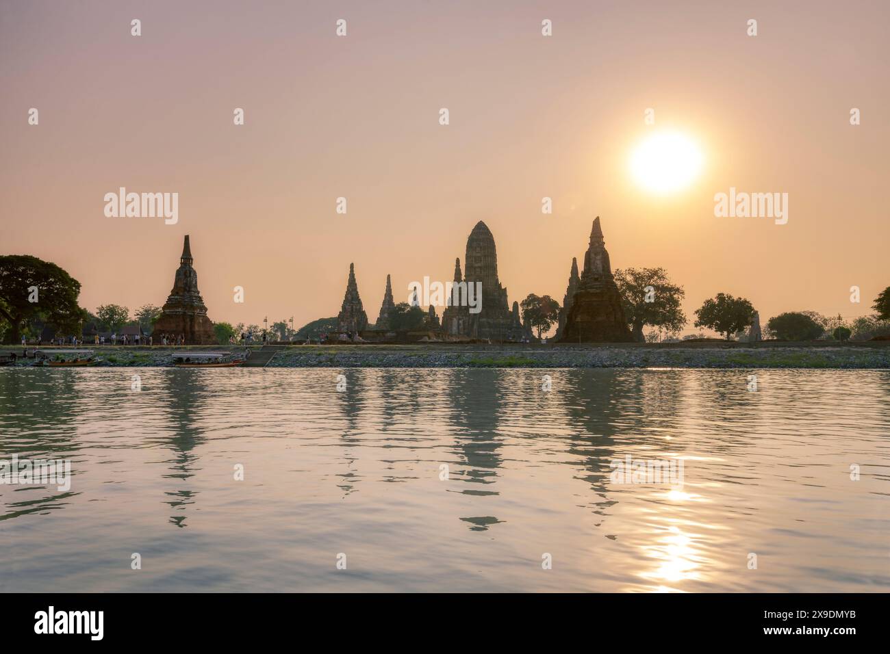 Wat Chaiwatthanaram tempio al crepuscolo, Ayutthaya, Thailandia Foto Stock