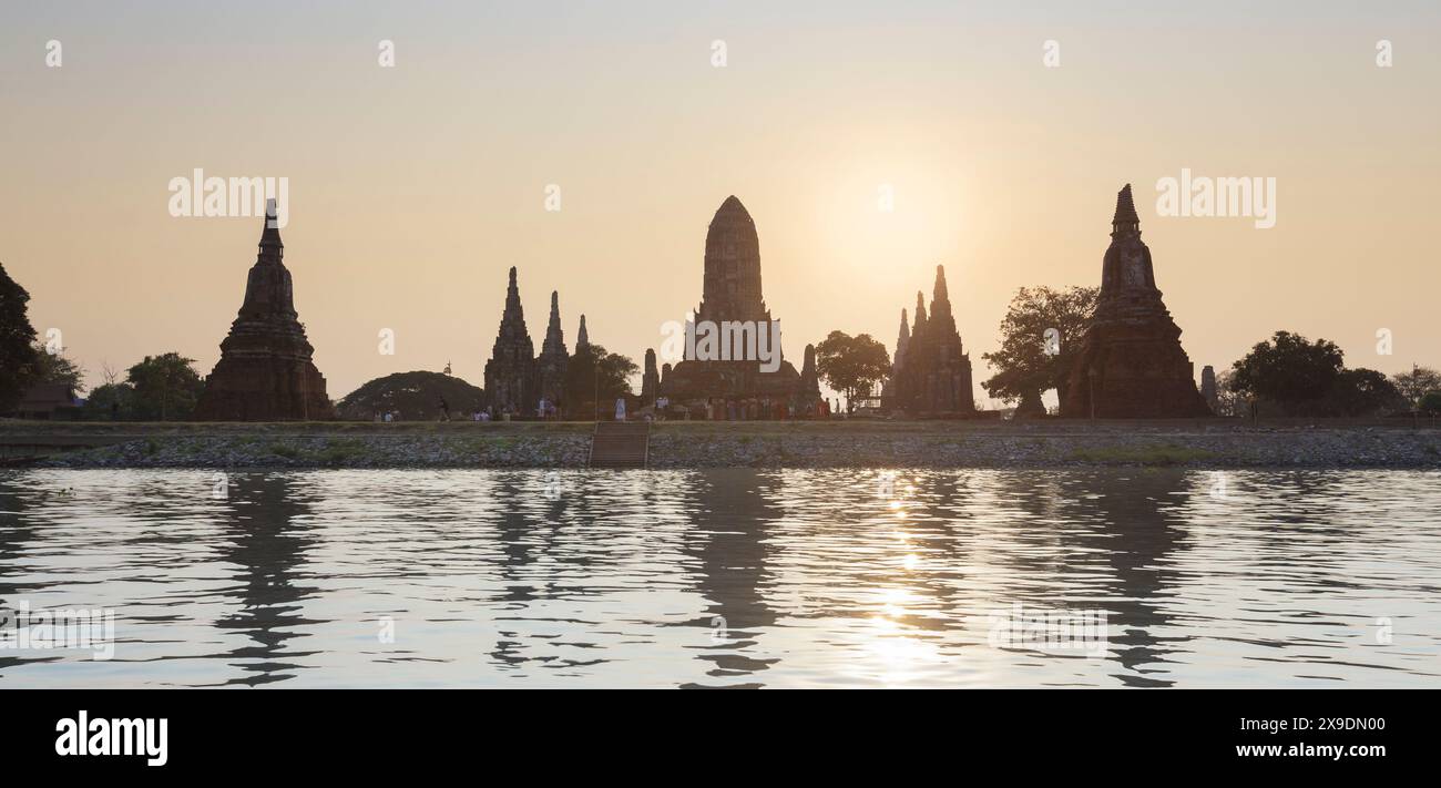 Wat Chaiwatthanaram tempio al crepuscolo, Ayutthaya, Thailandia Foto Stock