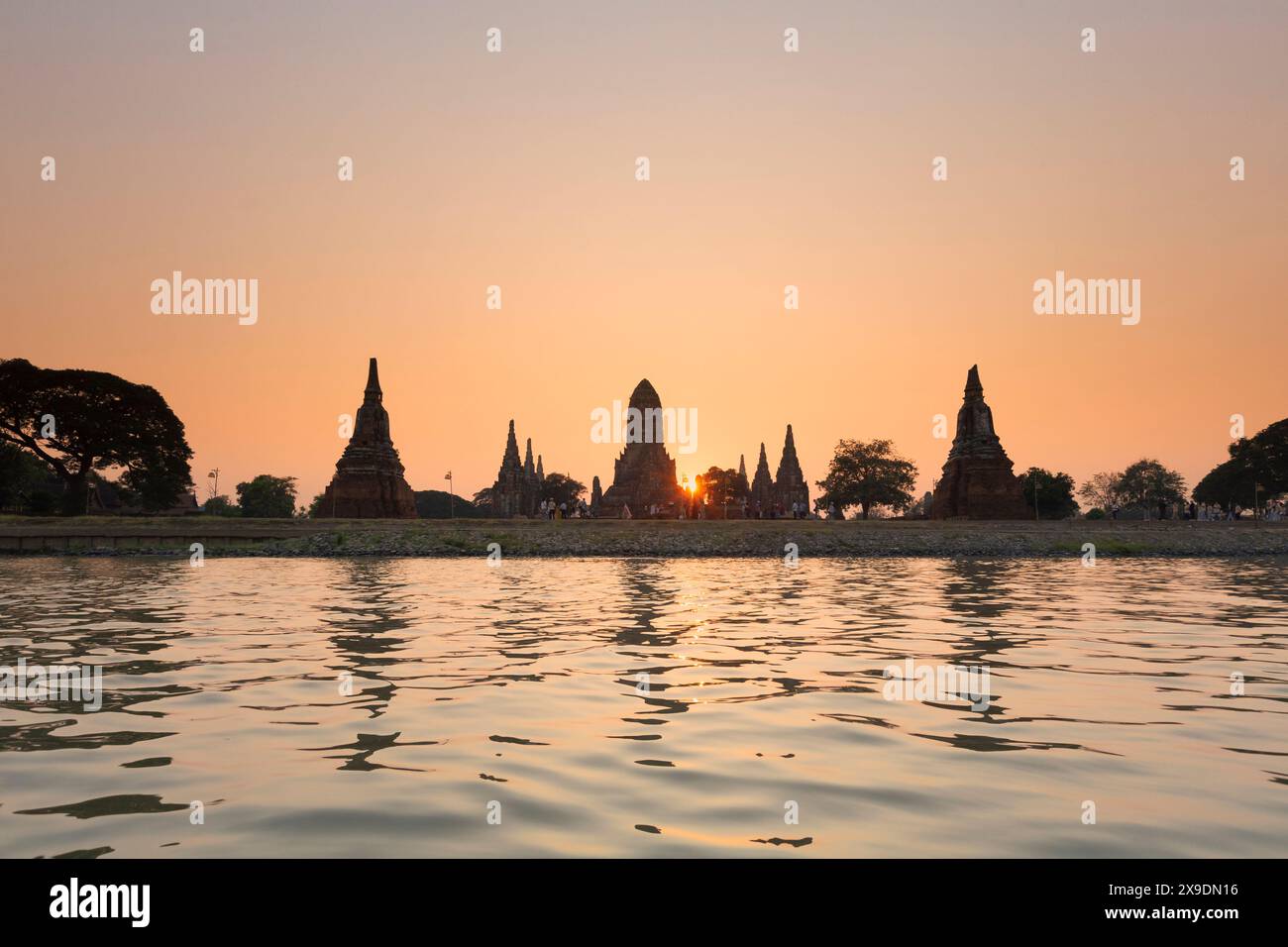 Wat Chaiwatthanaram tempio al crepuscolo, Ayutthaya, Thailandia Foto Stock