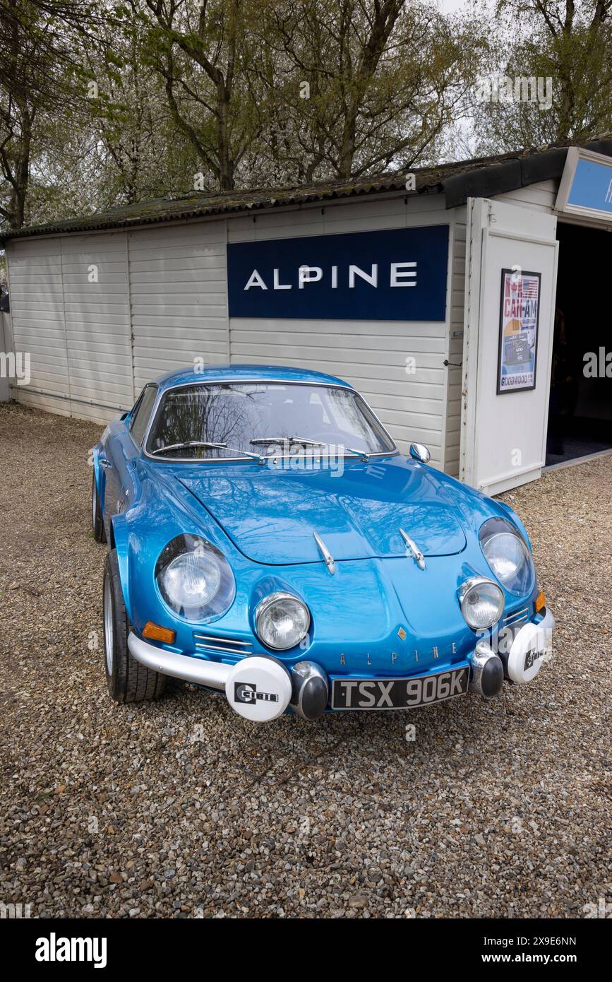 1972 Alpine A110 in esposizione statica alla 81a riunione dei membri di Goodwood del 2024, Sussex, Regno Unito. Foto Stock