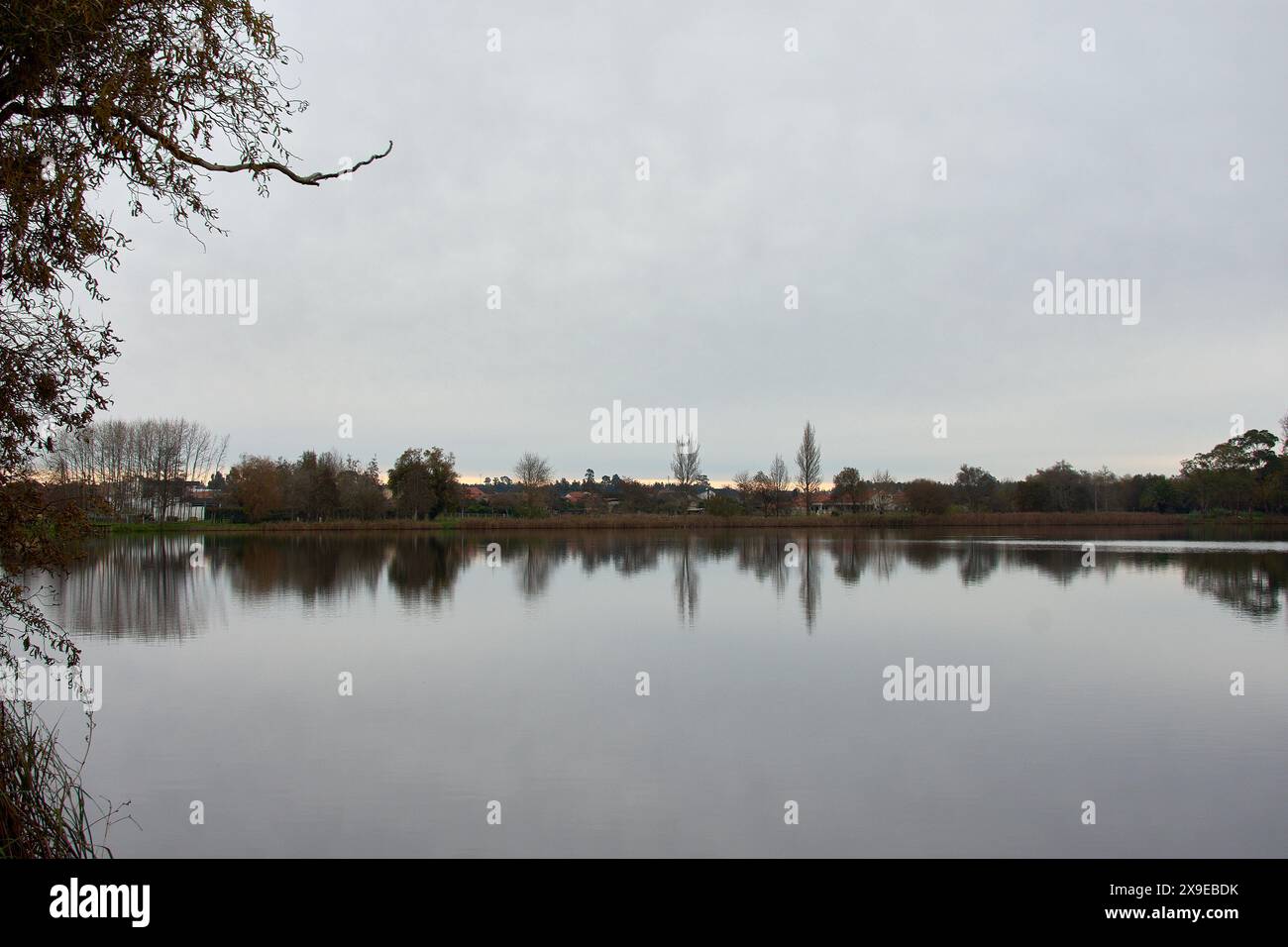 Spettacolare lago di mira, Portogallo nel centro del paese (Aveiro - Coimbra - triangolo di Figueira da Foz) chiamato Ria de Aveiro Foto Stock