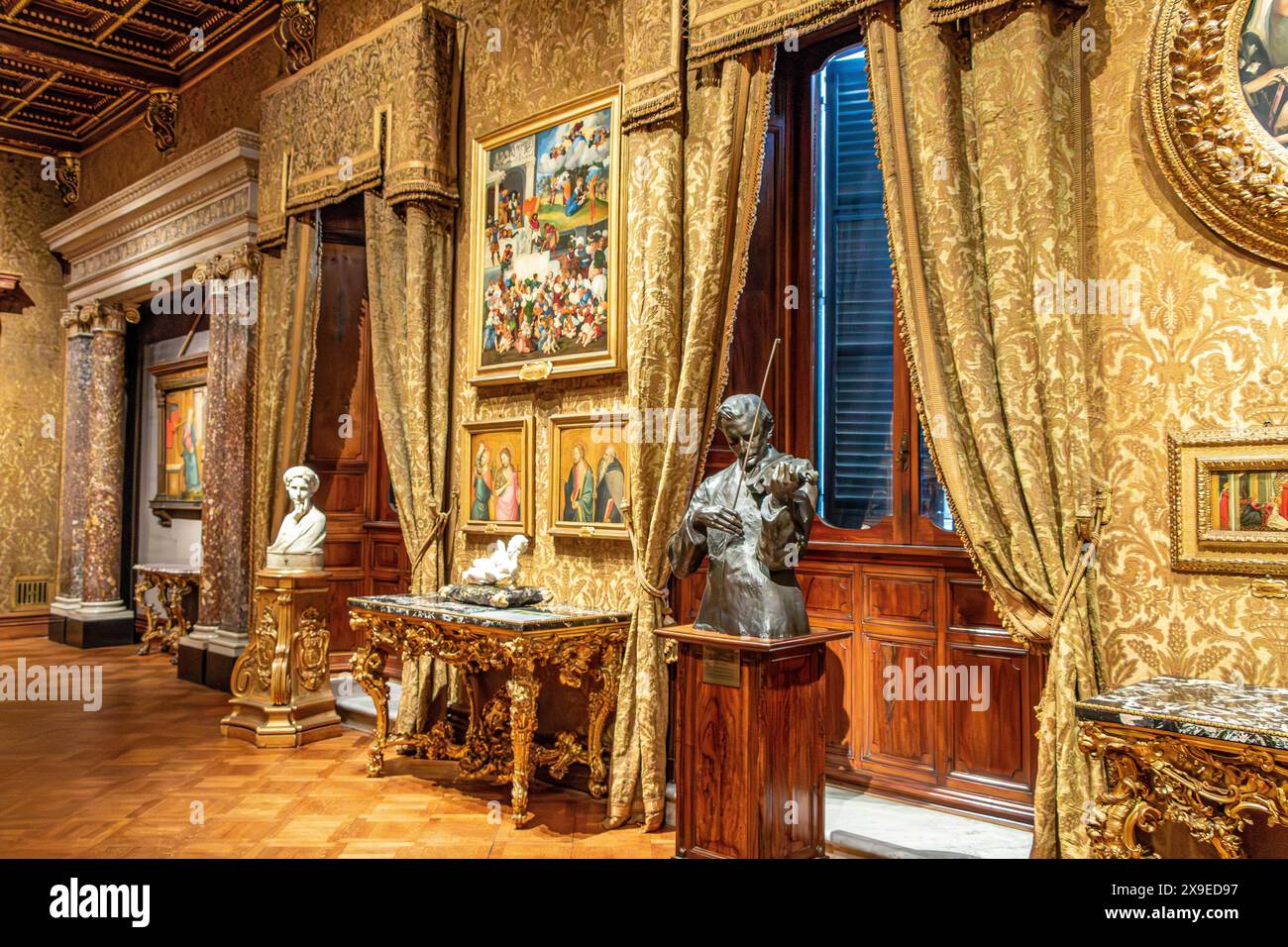 Un busto di un uomo che suona un violino in una stanza della Galleria Doria Pamphilj a Roma, Italia Foto Stock