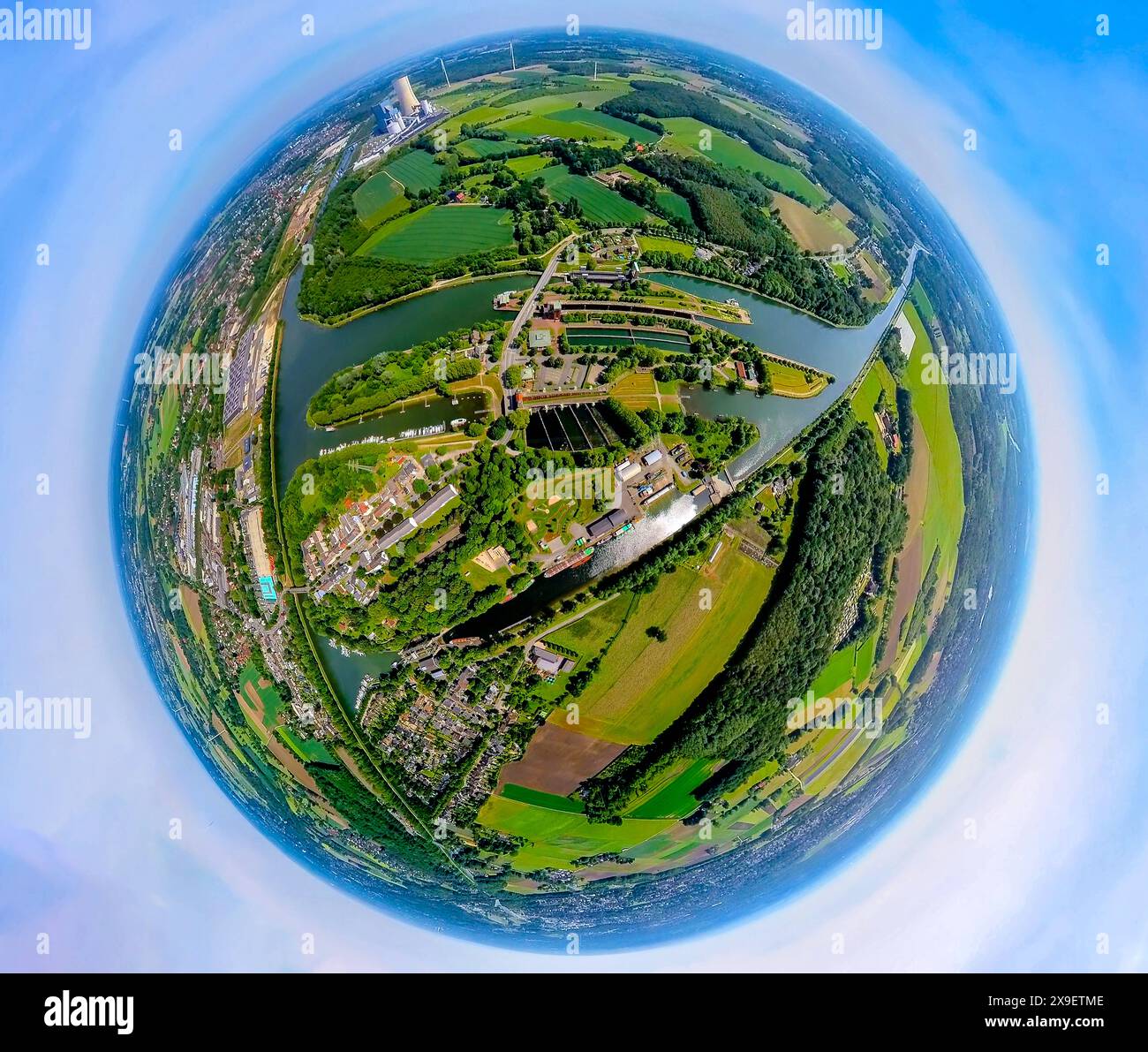 Luftbild, LWL-Museum Schiffshebewerk Henrichenburg, Schleusenpark Waltrop, Dortmund-EMS-Kanal und Rhein-Herne-Kanal, oben das Kraftwerk Datteln 4, Erdkugel, Fisheye Aufnahme, Fischaugen Aufnahme, 360 Grad Aufnahme, Tiny World, Little Planet, Fisheye Bild, Meckinghoven, Datteln, Ruhrgebiet, Nordrhein-Westfalen, Deutschland ACHTUNGxMINDESTHONORARx60xEURO *** Vista aerea, LWL Museum Henrichenburg Boat lift, Waltrop lock Park, Dortmund EMS Canal e Rhine Herne Canal, sopra la centrale elettrica Datteln 4, globo, immagine fisheye, immagine a 360 gradi, piccolo mondo, piccolo pianeta, immagine fisheye, Meckinghoven, Foto Stock