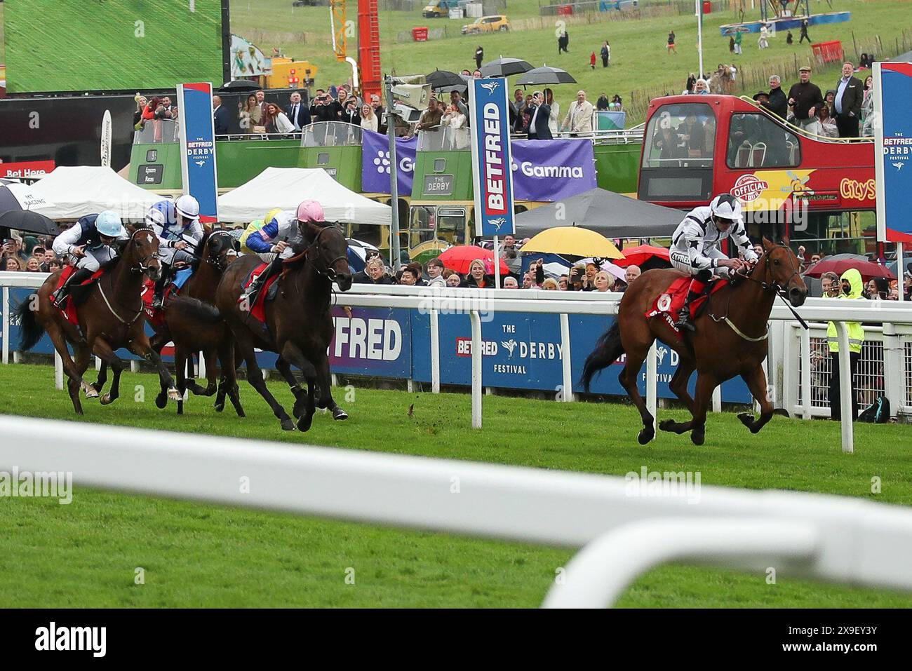 Epsom, Regno Unito. 31 maggio 2024. TEEJA (IRE) (J) Clifford Lee (T) KR Burke si aggiudica LA POSTA IN PALIO BETFRED BRITISH EBF WOODCOTE (CONDIZIONI DI GARA) (CLASSE 2) all'ippodromo di Epsom, Epsom, Regno Unito, il 31 maggio 2024. Foto di Ken Sparks. Solo per uso editoriale, licenza richiesta per uso commerciale. Non utilizzare in scommesse, giochi o pubblicazioni di singoli club/campionato/giocatori. Crediti: UK Sports Pics Ltd/Alamy Live News Foto Stock