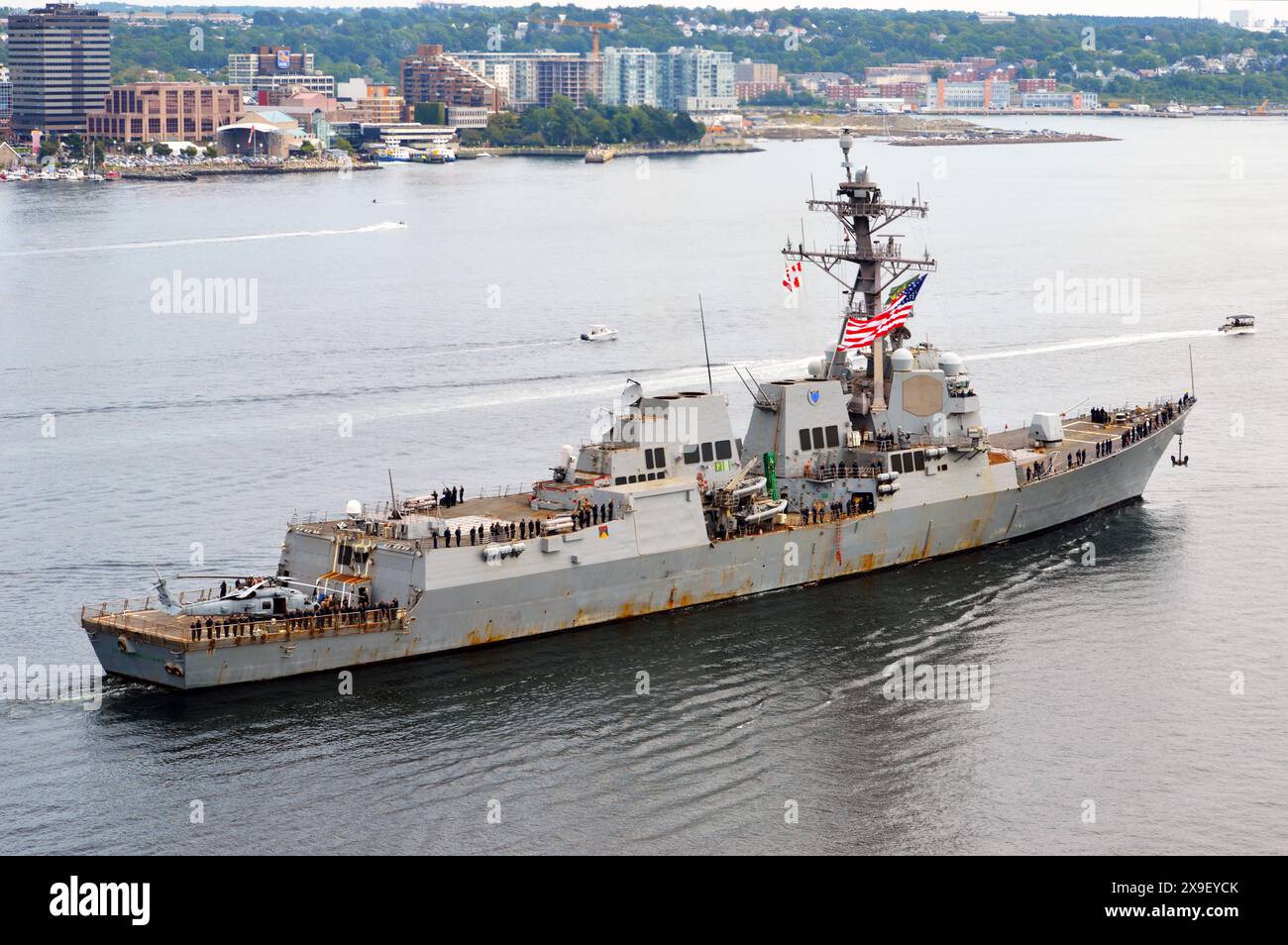 USS James E. Williams, un cacciatorpediniere della classe Arleigh Burke nella Marina degli Stati Uniti, nella foto di Halifax Harbour durante la Halifax International Fleet Week Foto Stock