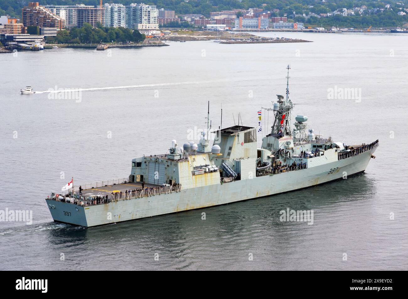HMCS Fredericton, fregata classe Halifax della Royal Canadian Navy, nella foto del porto di Halifax nel 2023 Foto Stock