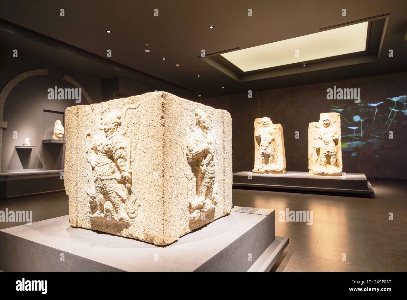 Bassorilievo al Museo Nazionale di Gyeongju, Gyeongju, Corea del Sud Foto Stock