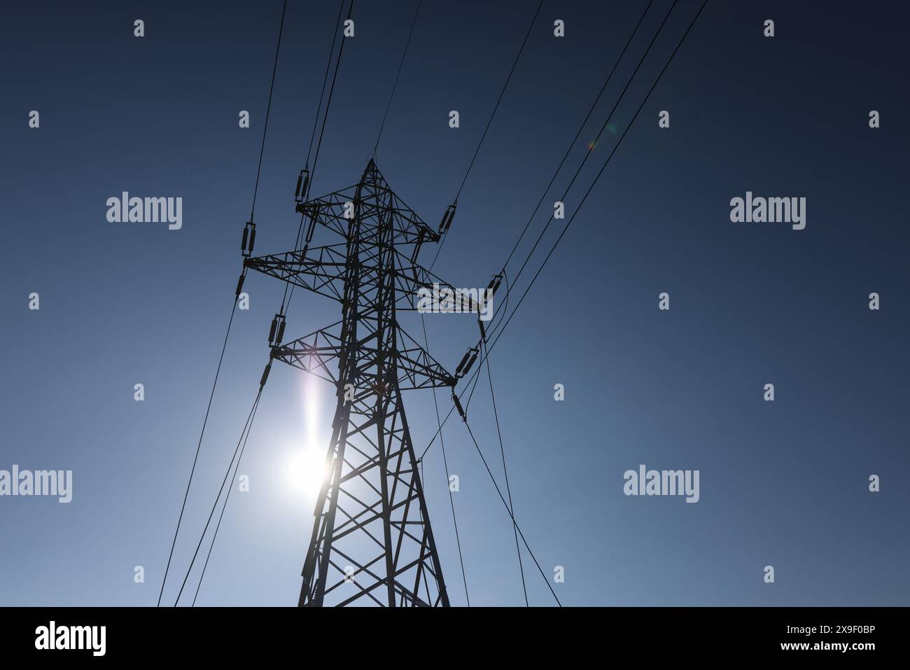 Polo elettrico ad alta tensione. Foto Stock