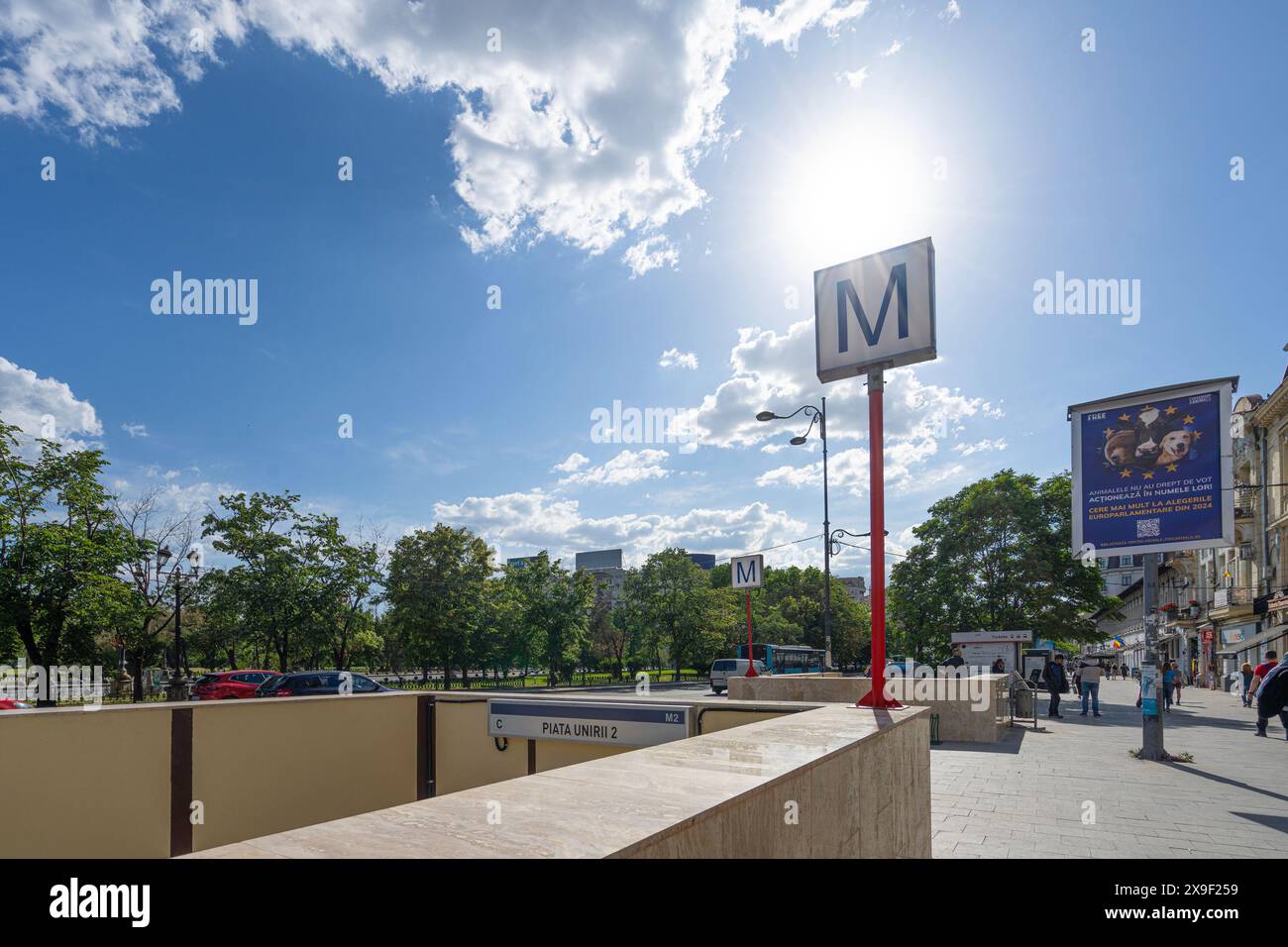 Bucarest, Romania. 24 maggio 2024. Vista dell'ingresso della stazione della metropolitana di Piazza Unirii nel centro della città Foto Stock