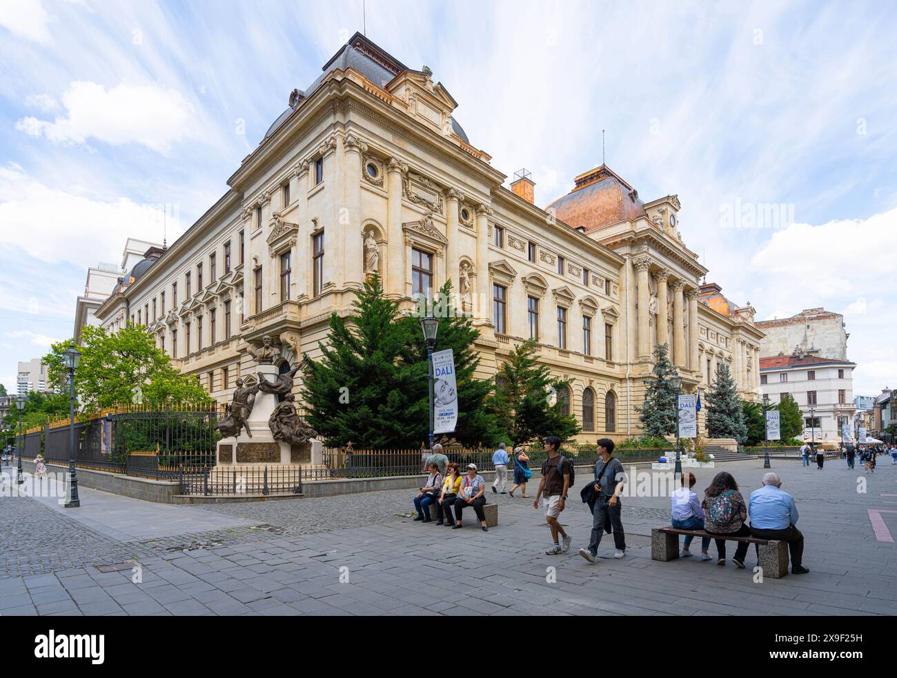 Bucarest, Romania. 24 maggio 2024. Vista esterna dell'edificio della Banca Nazionale di Romania nel centro della città Foto Stock