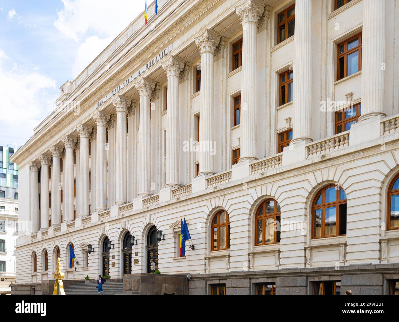 Bucarest, Romania. 24 maggio 2024. Vista esterna dell'edificio della Banca Nazionale di Romania nel centro della città Foto Stock