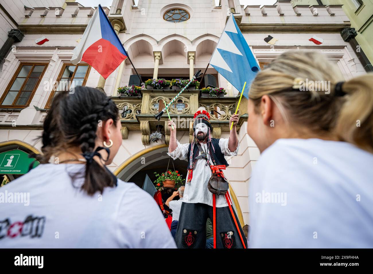 Trutnov, Repubblica Ceca. 31 maggio 2024. Gli artisti di strada Ziva Poppy Teatre si sono esibiti al Cirk-UFF festival internazionale del nuovo circo a Trutnov, il 31 maggio 2024. Crediti: David Tanecek/CTK Photo/Alamy Live News Foto Stock